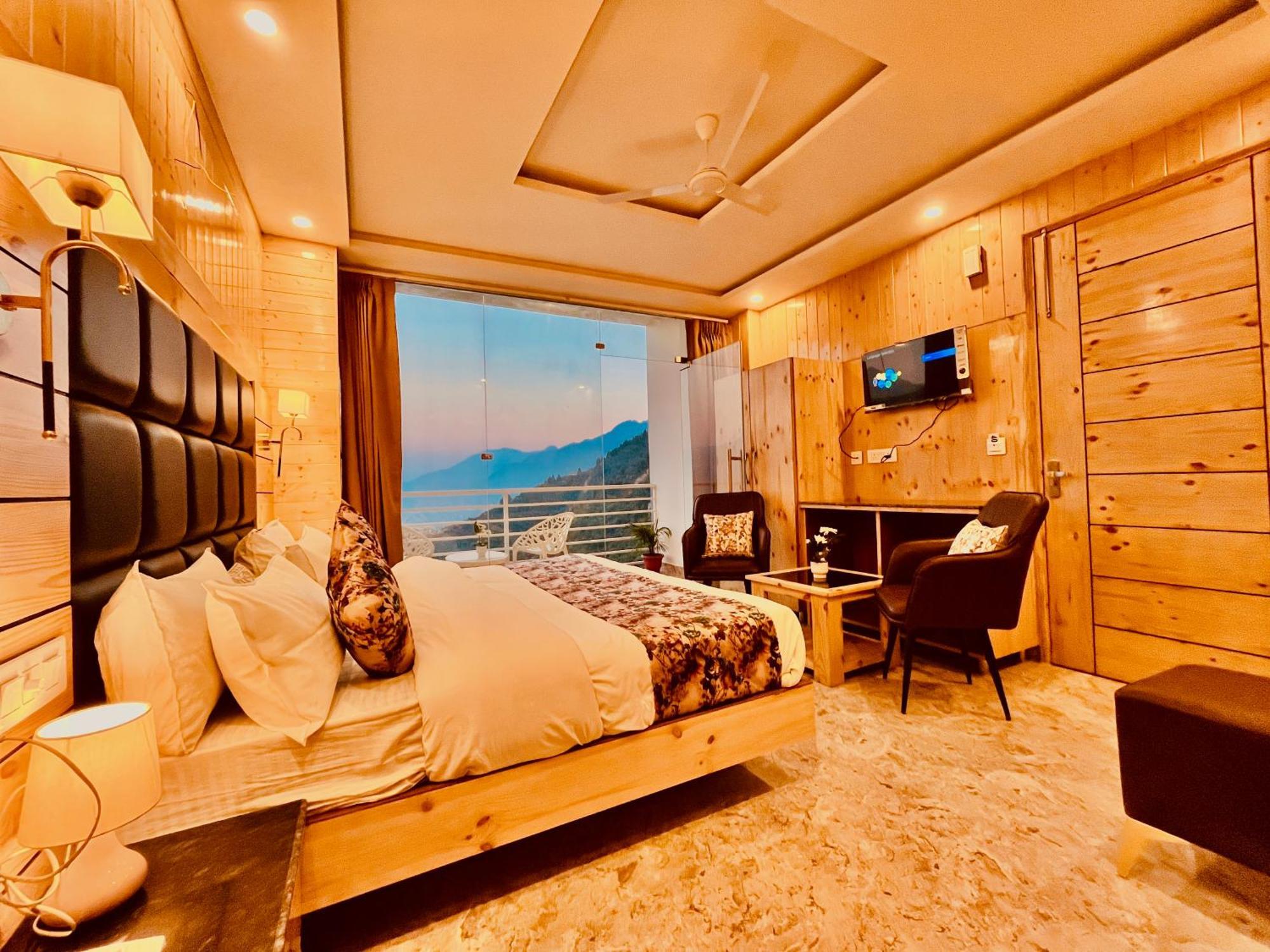 Hotel Classic Crown - #Scenic Mountain View #Open Terrace #Parking #Premium Rooms With Balcony #Guest Preferred #Best Selling Hotel In מוסורי מראה חיצוני תמונה
