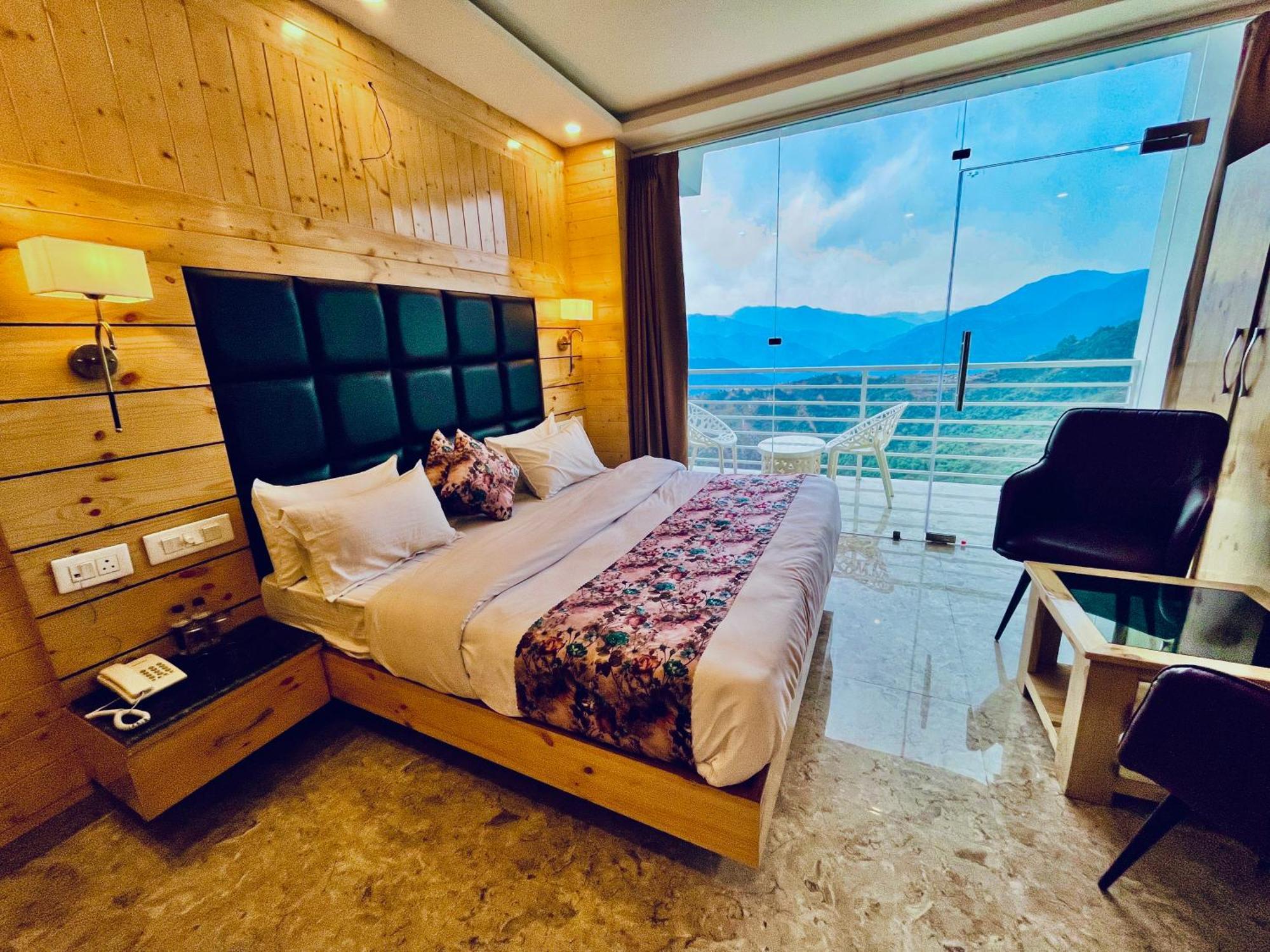 Hotel Classic Crown - #Scenic Mountain View #Open Terrace #Parking #Premium Rooms With Balcony #Guest Preferred #Best Selling Hotel In מוסורי מראה חיצוני תמונה