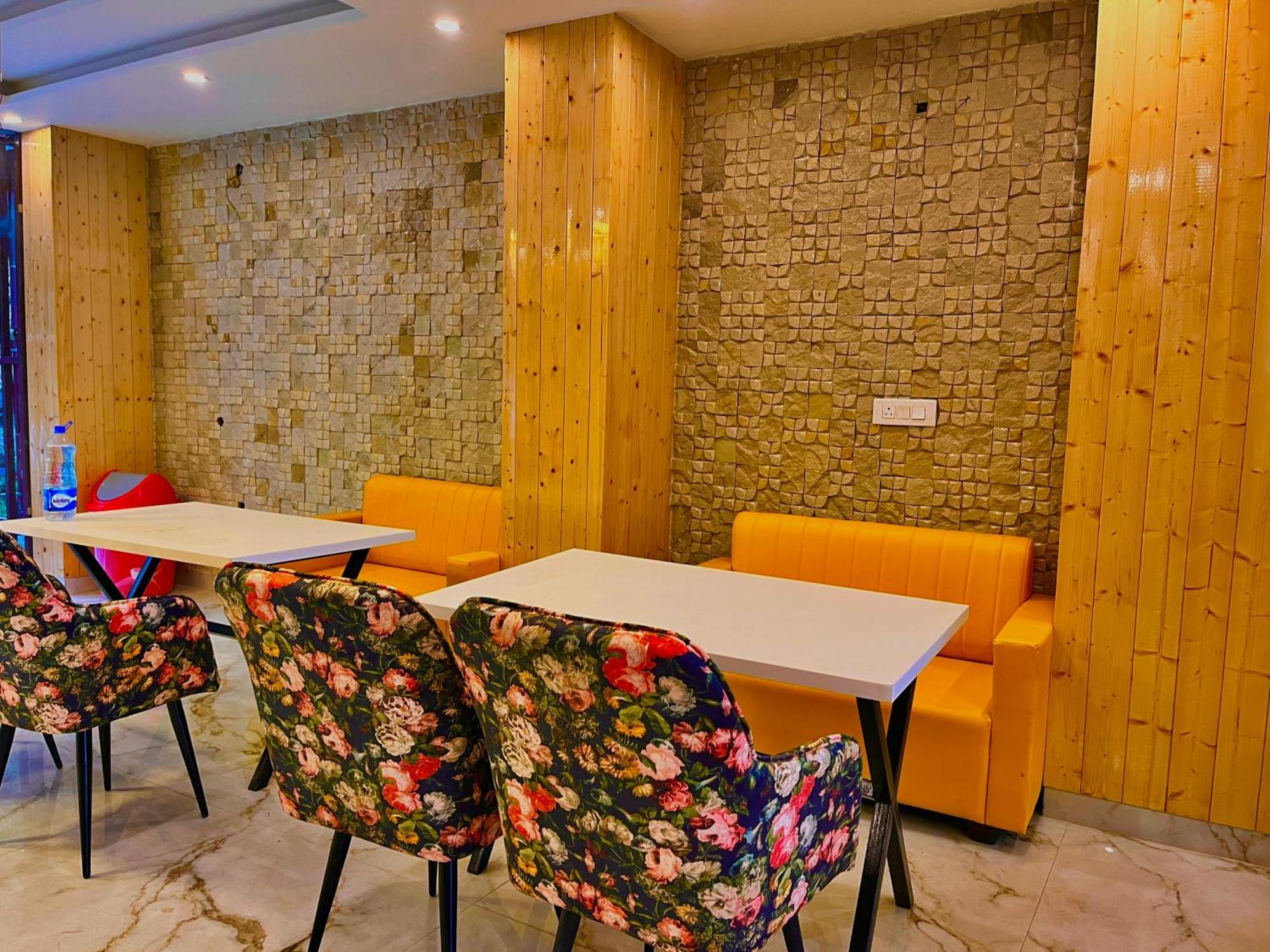 Hotel Classic Crown - #Scenic Mountain View #Open Terrace #Parking #Premium Rooms With Balcony #Guest Preferred #Best Selling Hotel In מוסורי מראה חיצוני תמונה