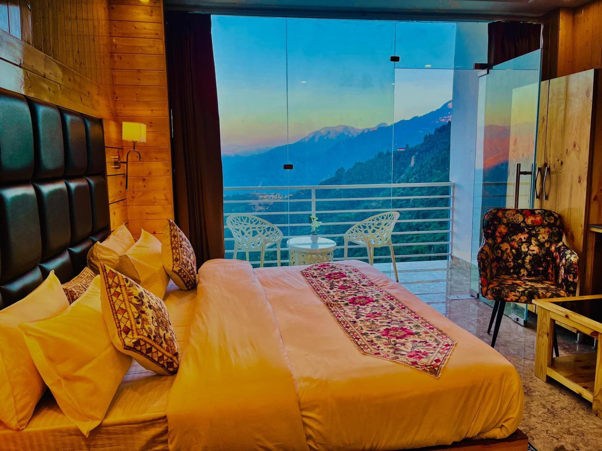 Hotel Classic Crown - #Scenic Mountain View #Open Terrace #Parking #Premium Rooms With Balcony #Guest Preferred #Best Selling Hotel In מוסורי מראה חיצוני תמונה
