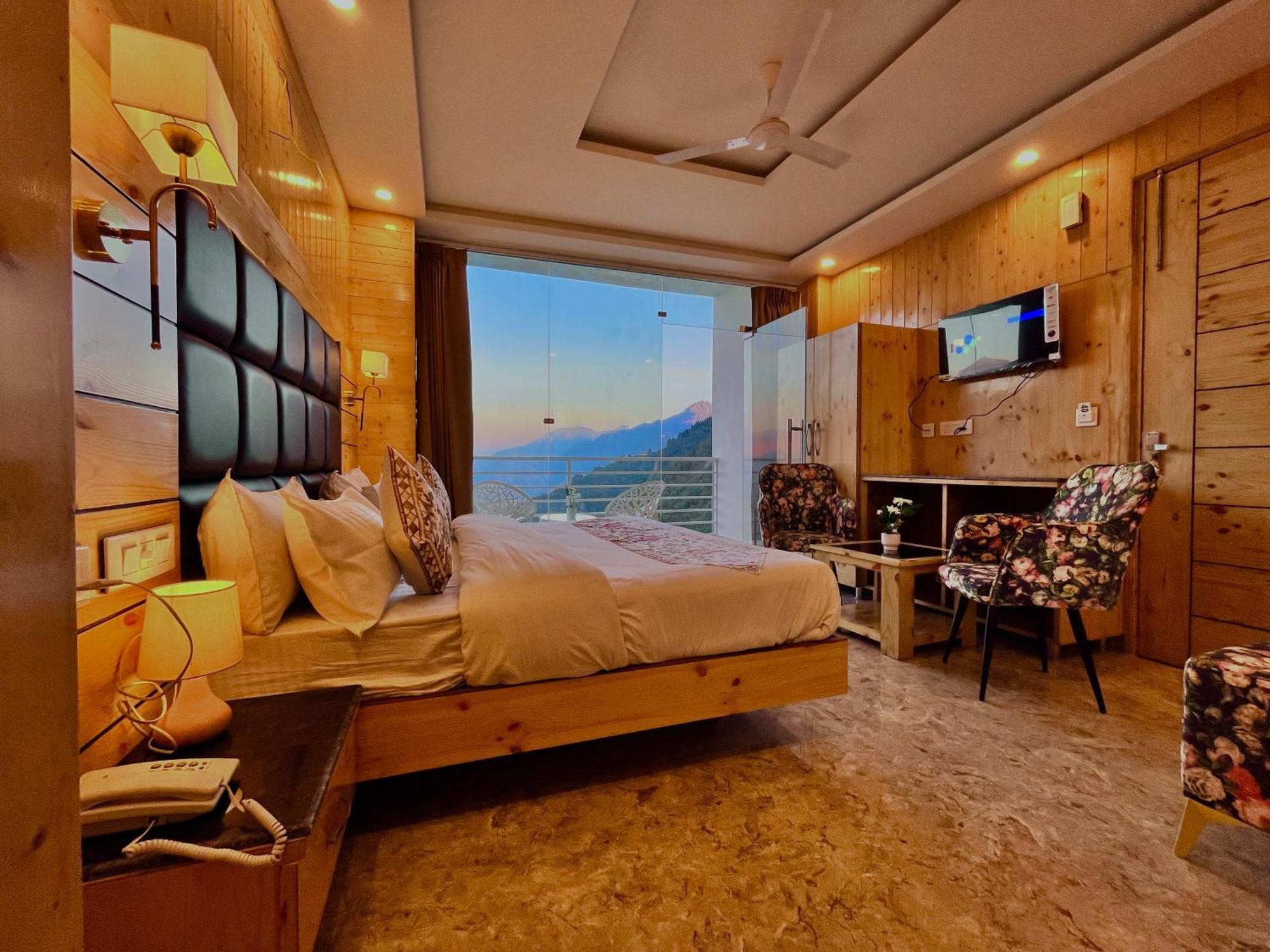 Hotel Classic Crown - #Scenic Mountain View #Open Terrace #Parking #Premium Rooms With Balcony #Guest Preferred #Best Selling Hotel In מוסורי מראה חיצוני תמונה