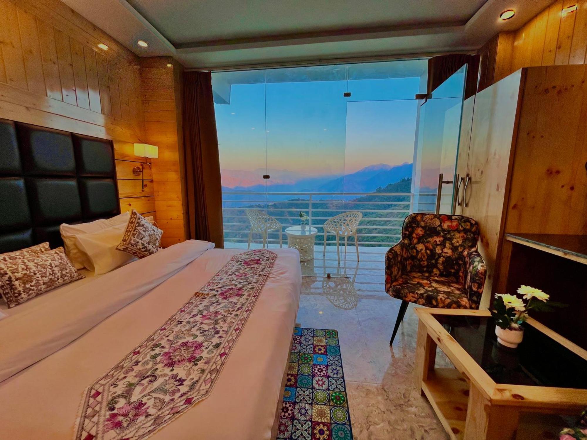 Hotel Classic Crown - #Scenic Mountain View #Open Terrace #Parking #Premium Rooms With Balcony #Guest Preferred #Best Selling Hotel In מוסורי מראה חיצוני תמונה