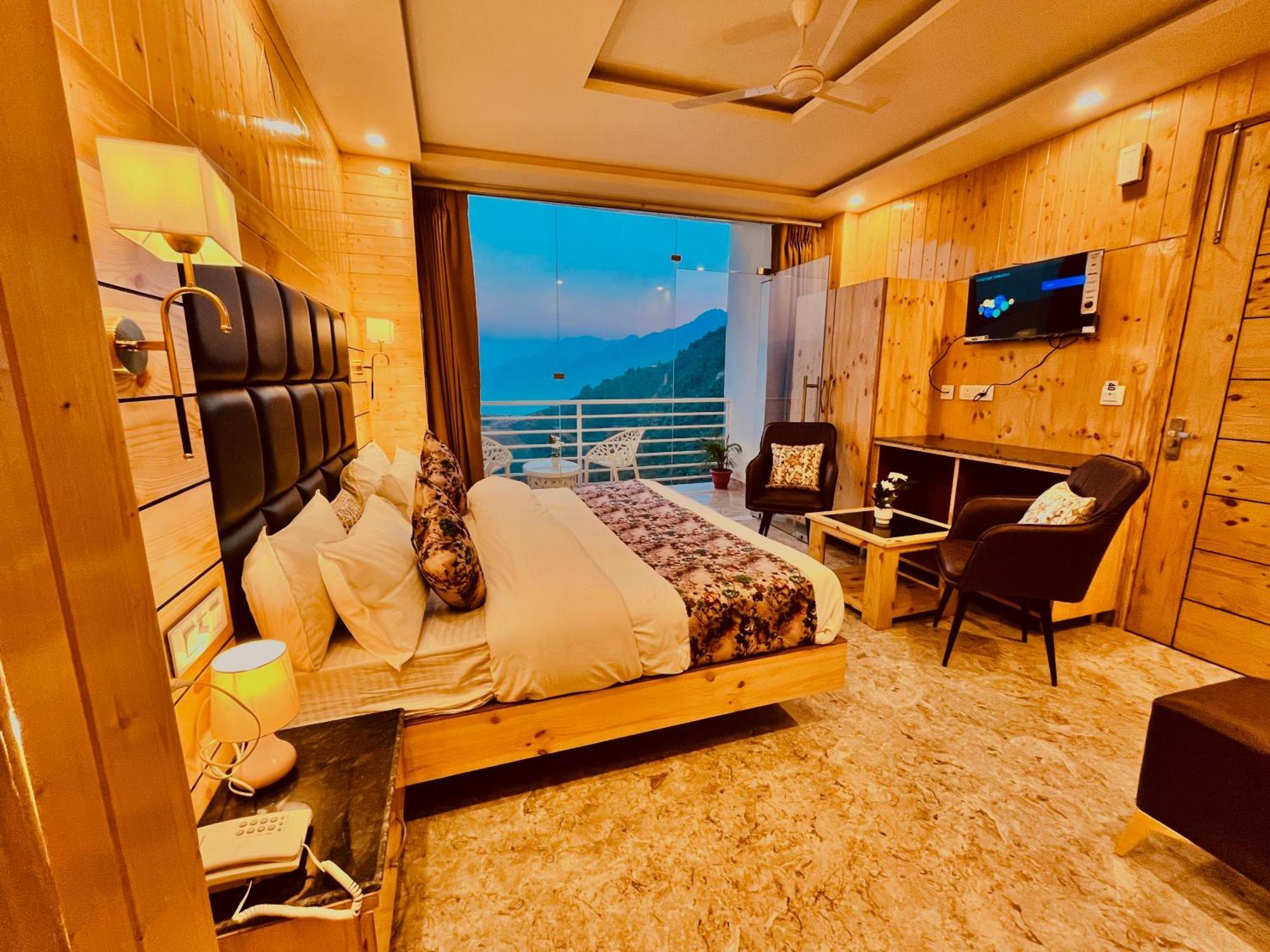 Hotel Classic Crown - #Scenic Mountain View #Open Terrace #Parking #Premium Rooms With Balcony #Guest Preferred #Best Selling Hotel In מוסורי מראה חיצוני תמונה