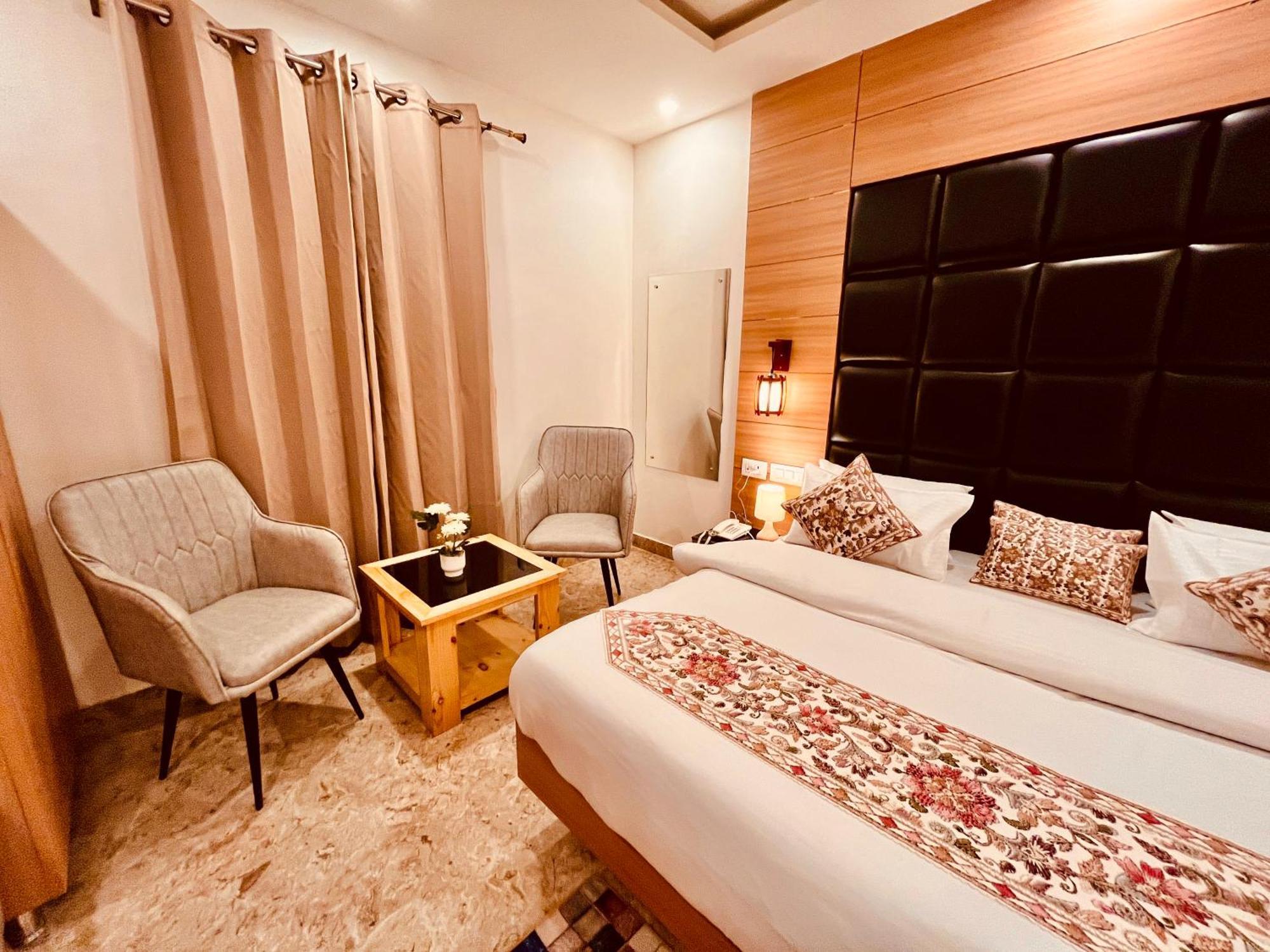 Hotel Classic Crown - #Scenic Mountain View #Open Terrace #Parking #Premium Rooms With Balcony #Guest Preferred #Best Selling Hotel In מוסורי מראה חיצוני תמונה