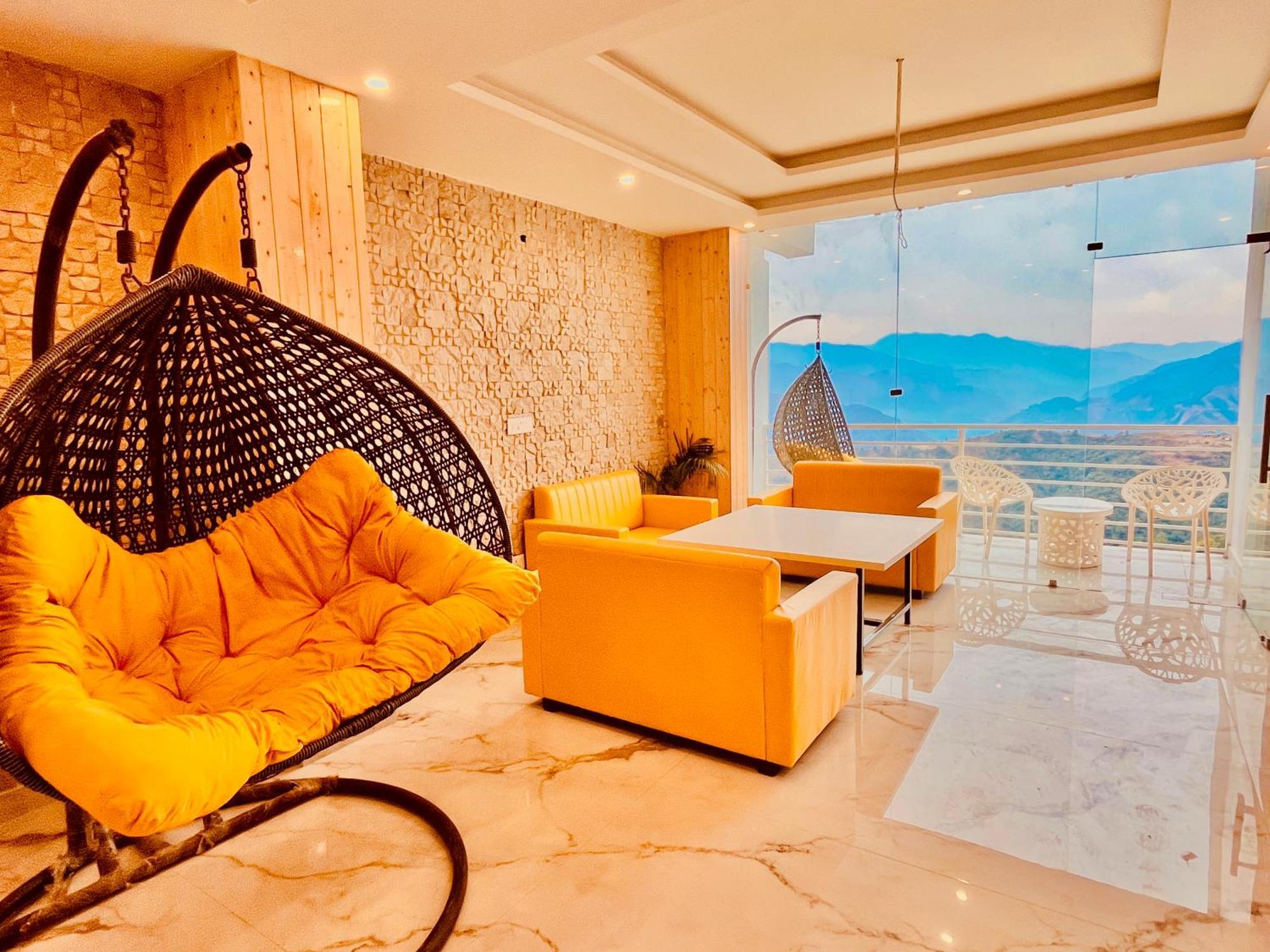 Hotel Classic Crown - #Scenic Mountain View #Open Terrace #Parking #Premium Rooms With Balcony #Guest Preferred #Best Selling Hotel In מוסורי מראה חיצוני תמונה