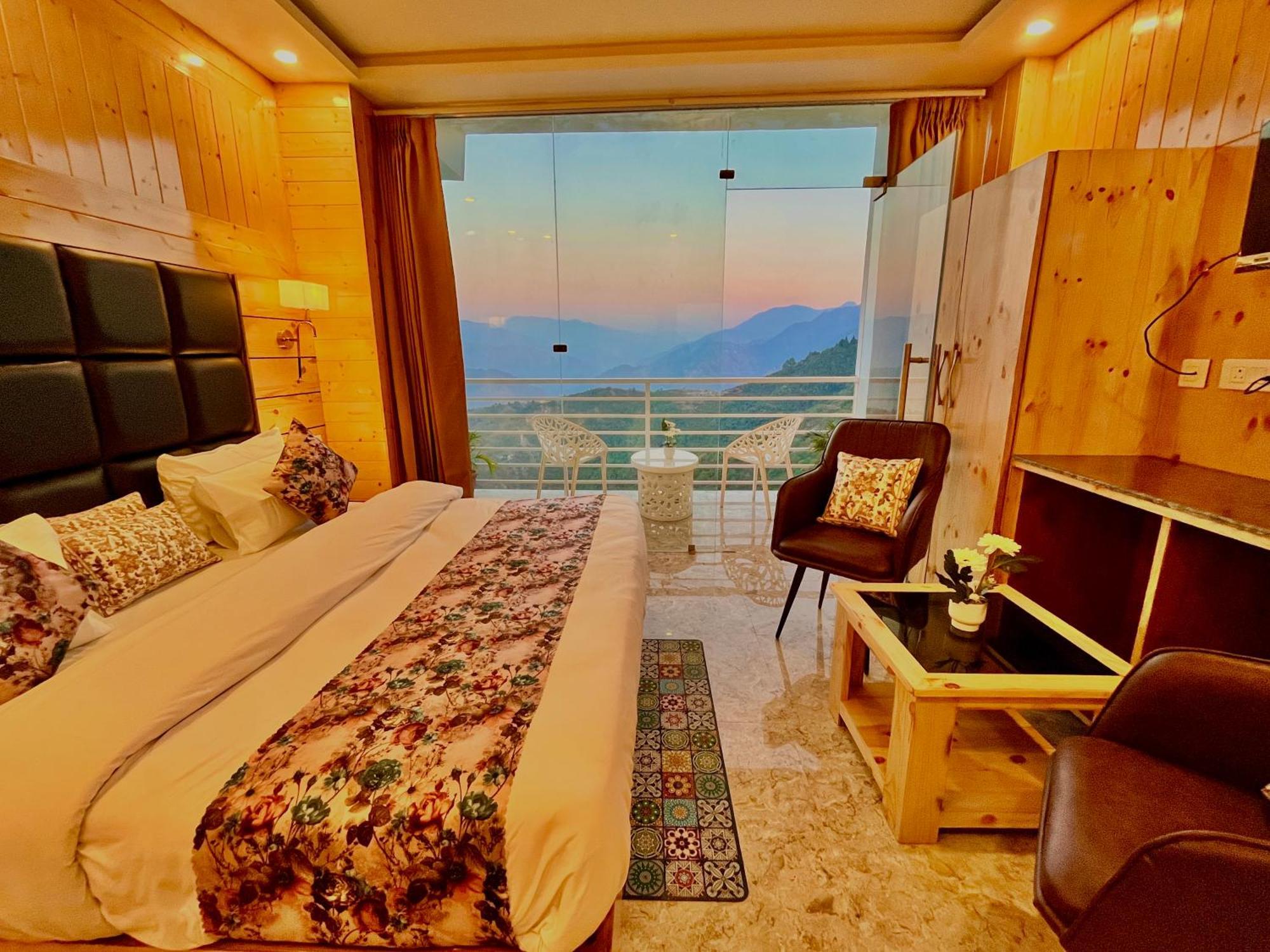 Hotel Classic Crown - #Scenic Mountain View #Open Terrace #Parking #Premium Rooms With Balcony #Guest Preferred #Best Selling Hotel In מוסורי מראה חיצוני תמונה