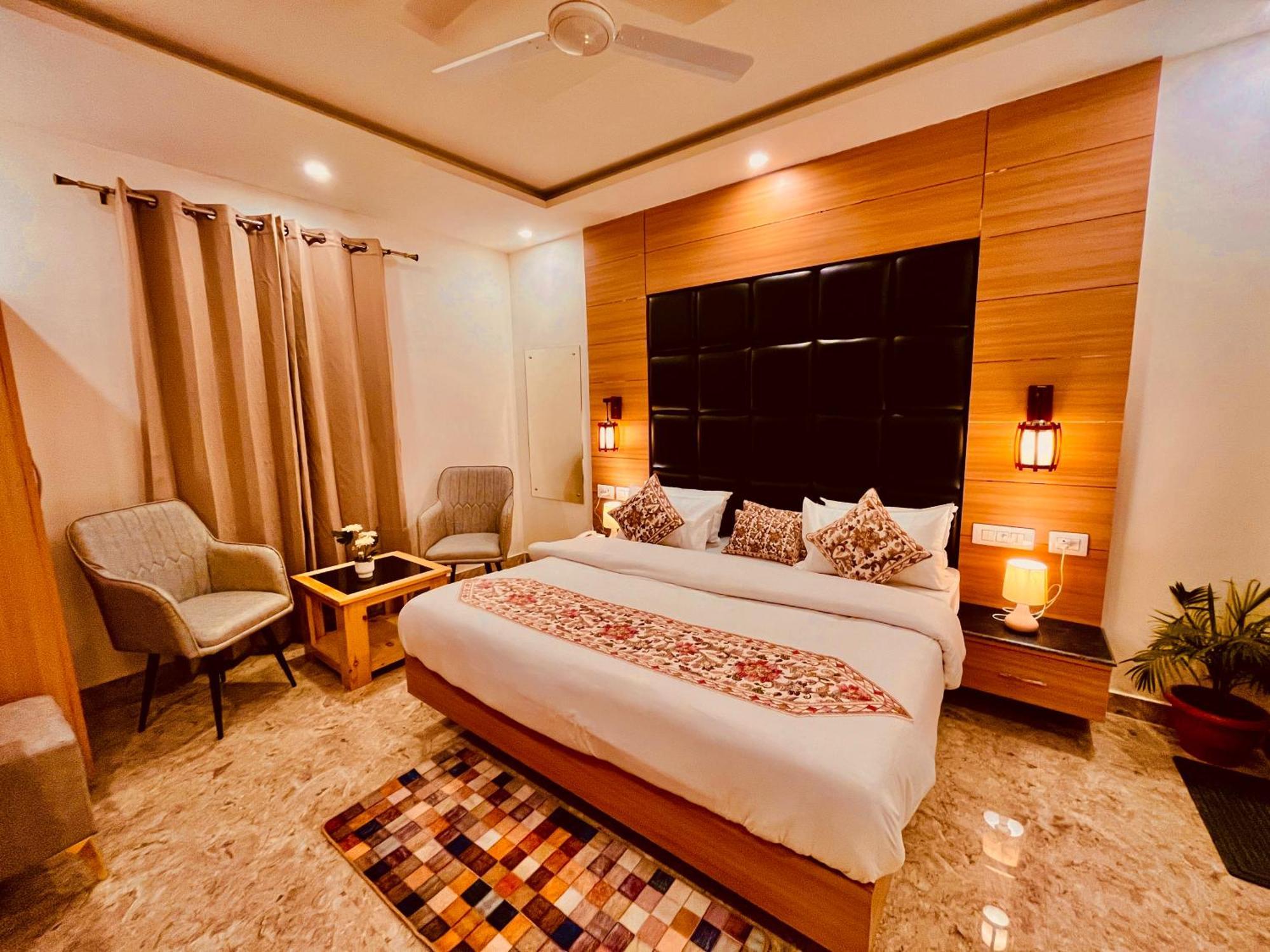 Hotel Classic Crown - #Scenic Mountain View #Open Terrace #Parking #Premium Rooms With Balcony #Guest Preferred #Best Selling Hotel In מוסורי מראה חיצוני תמונה