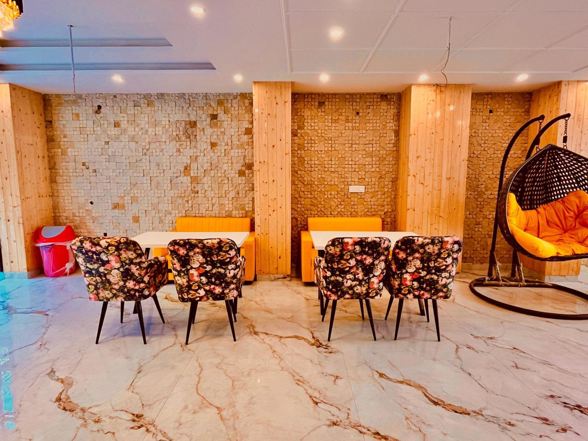 Hotel Classic Crown - #Scenic Mountain View #Open Terrace #Parking #Premium Rooms With Balcony #Guest Preferred #Best Selling Hotel In מוסורי מראה חיצוני תמונה