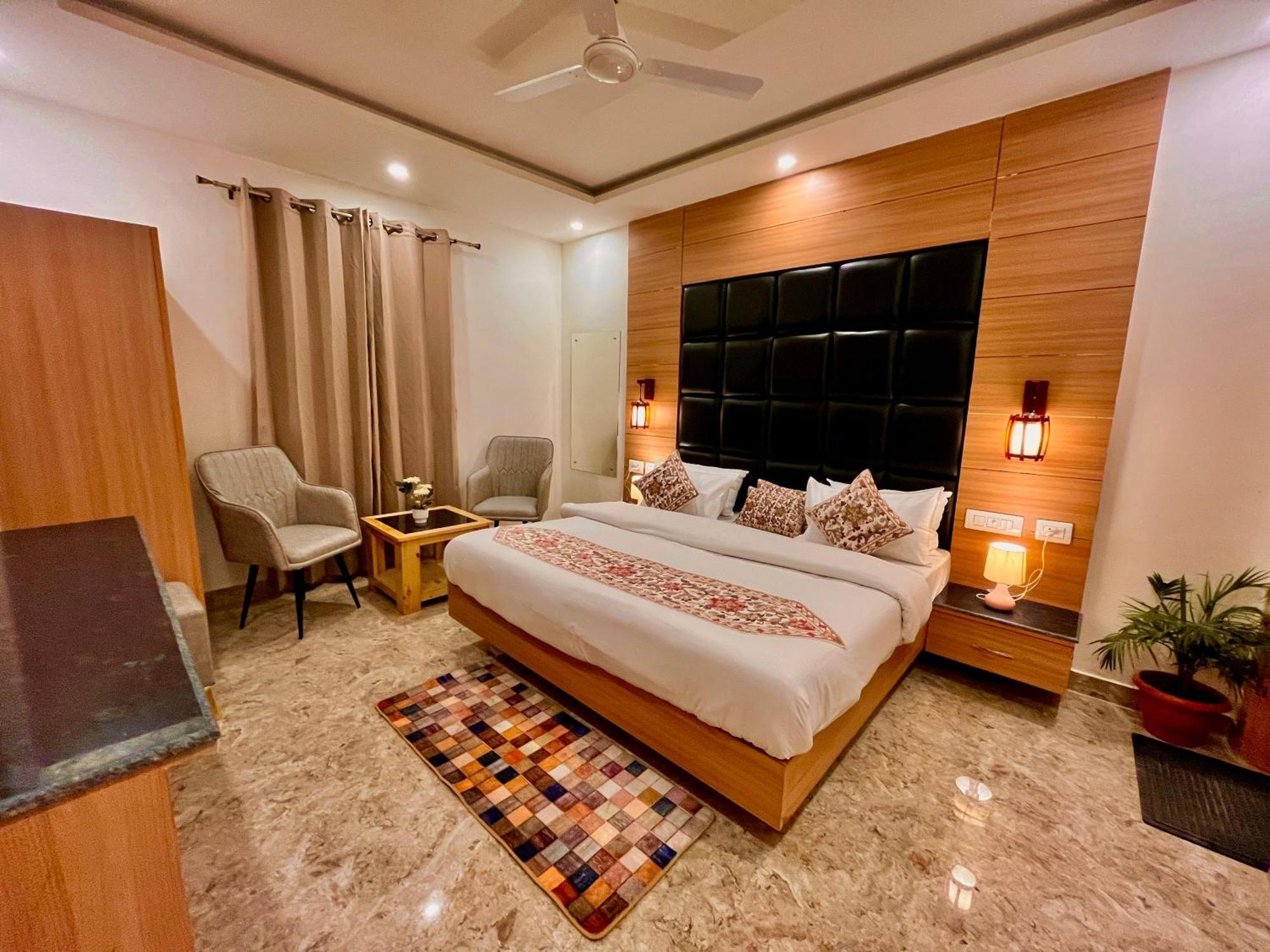 Hotel Classic Crown - #Scenic Mountain View #Open Terrace #Parking #Premium Rooms With Balcony #Guest Preferred #Best Selling Hotel In מוסורי מראה חיצוני תמונה
