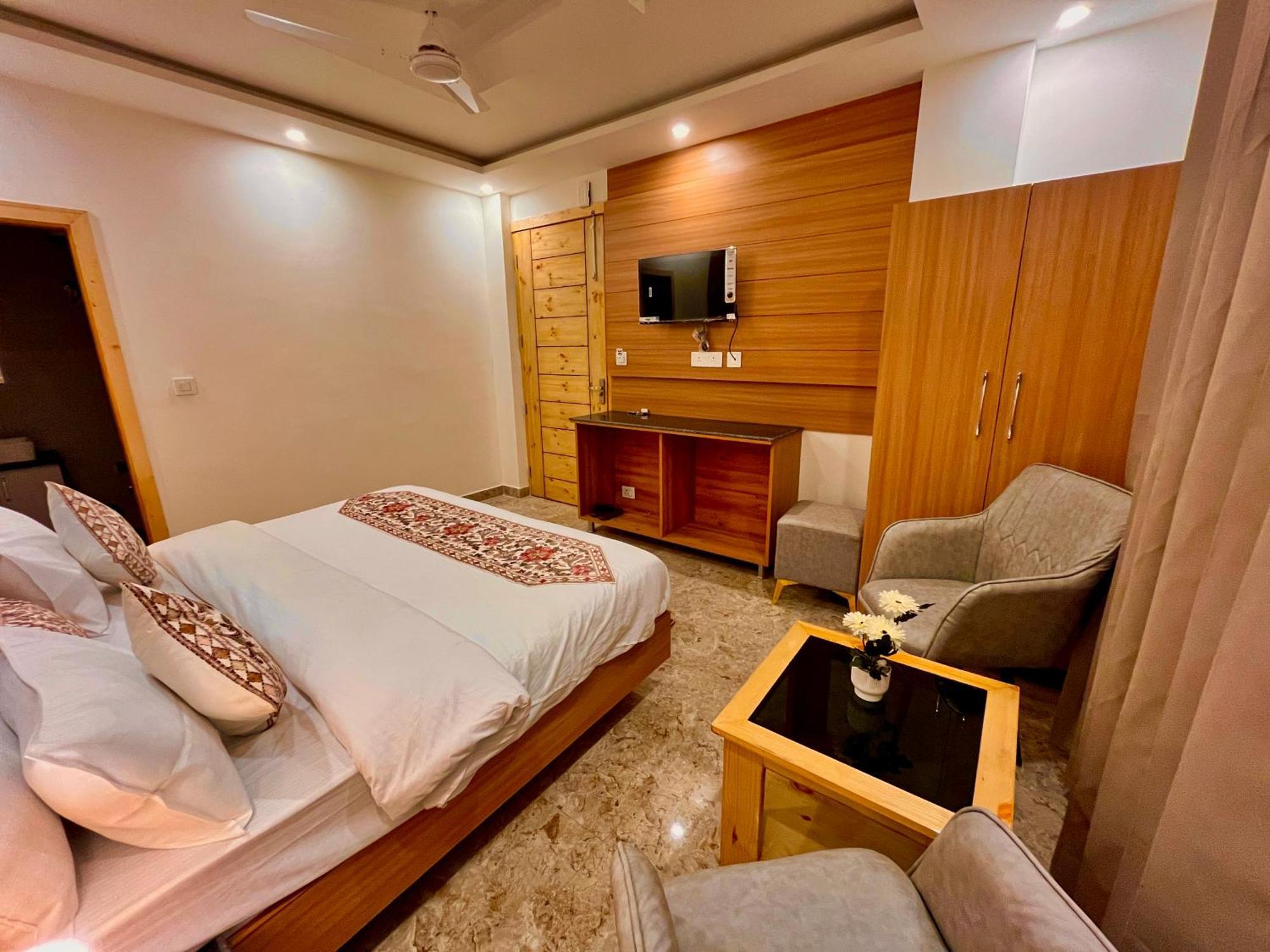 Hotel Classic Crown - #Scenic Mountain View #Open Terrace #Parking #Premium Rooms With Balcony #Guest Preferred #Best Selling Hotel In מוסורי מראה חיצוני תמונה