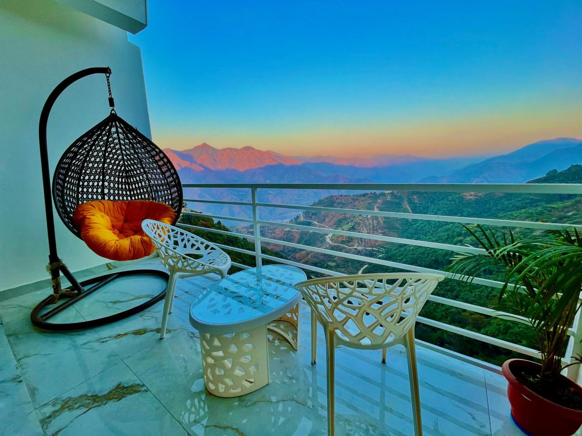 Hotel Classic Crown - #Scenic Mountain View #Open Terrace #Parking #Premium Rooms With Balcony #Guest Preferred #Best Selling Hotel In מוסורי מראה חיצוני תמונה