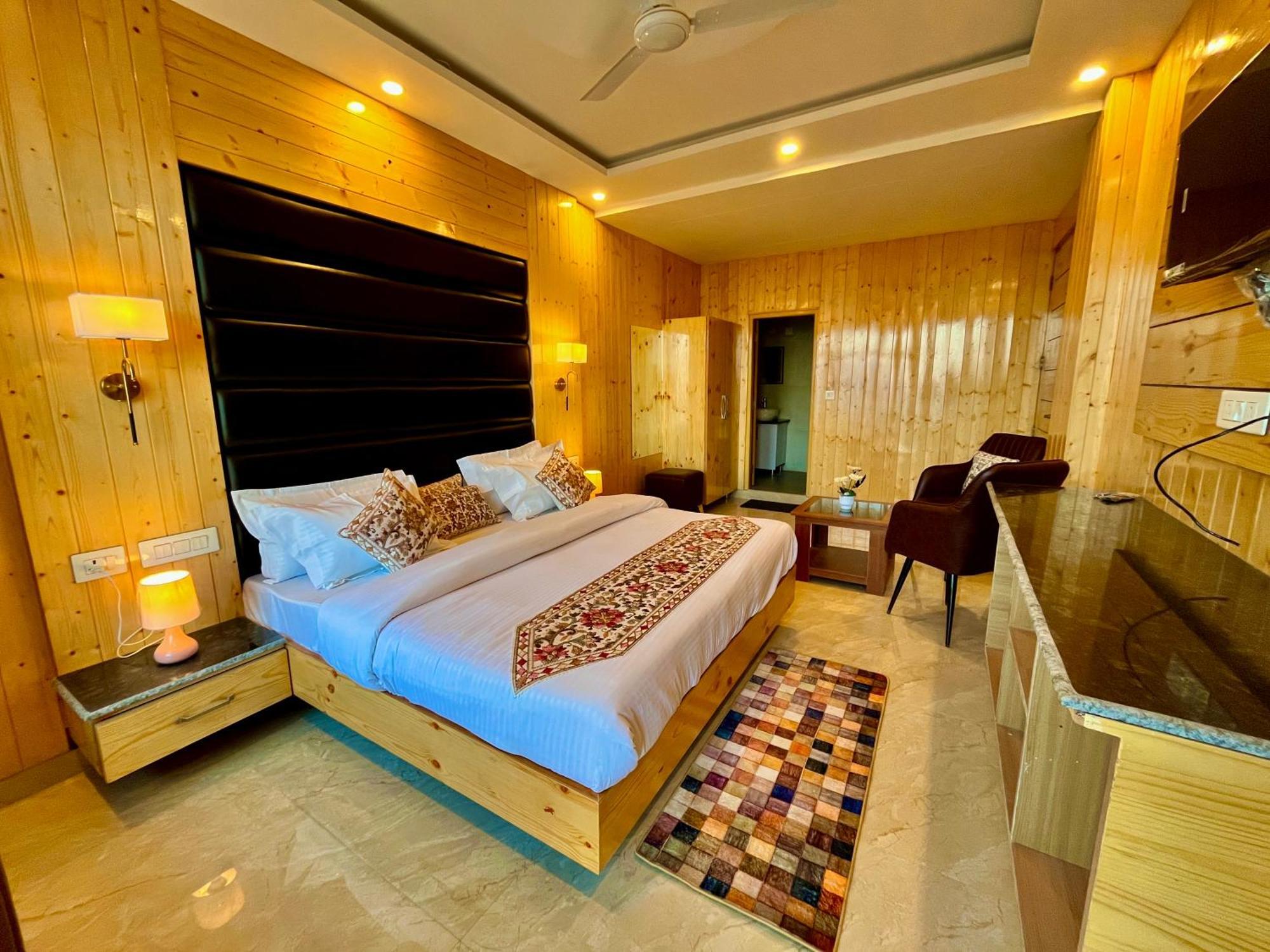 Hotel Classic Crown - #Scenic Mountain View #Open Terrace #Parking #Premium Rooms With Balcony #Guest Preferred #Best Selling Hotel In מוסורי מראה חיצוני תמונה
