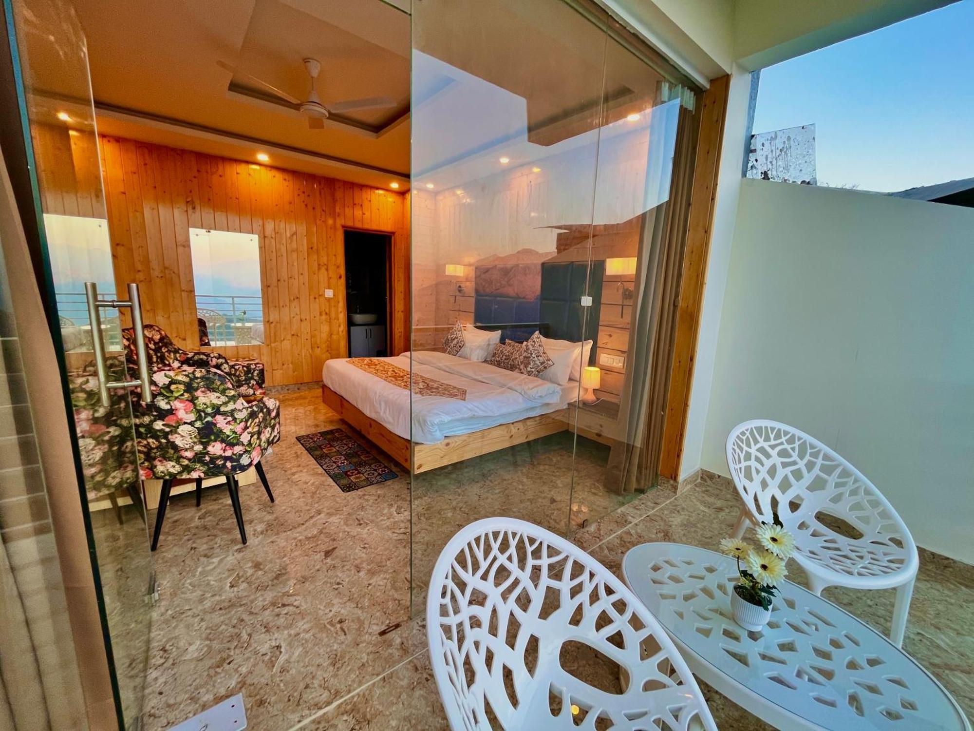 Hotel Classic Crown - #Scenic Mountain View #Open Terrace #Parking #Premium Rooms With Balcony #Guest Preferred #Best Selling Hotel In מוסורי מראה חיצוני תמונה