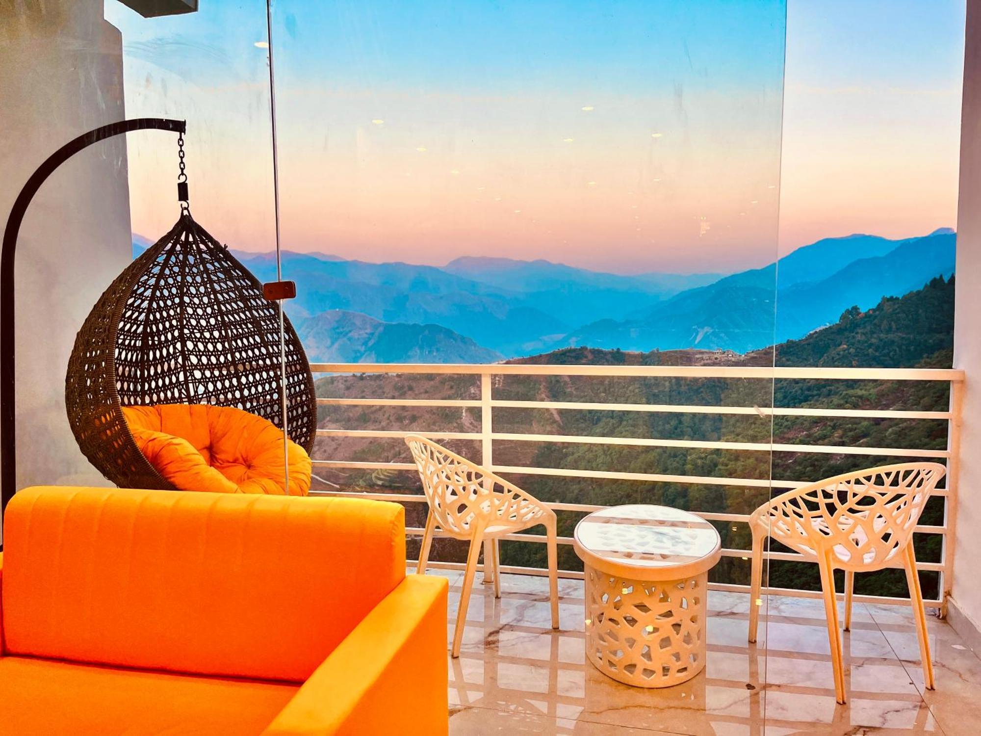 Hotel Classic Crown - #Scenic Mountain View #Open Terrace #Parking #Premium Rooms With Balcony #Guest Preferred #Best Selling Hotel In מוסורי מראה חיצוני תמונה
